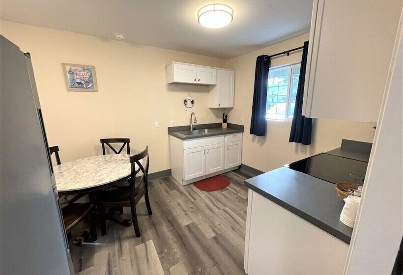 スイート（家族用）, Coastal Inn And Suites