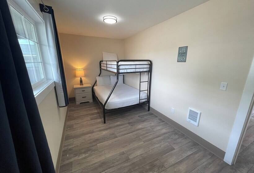Люкс Семейный 2 Спальни, Coastal Inn And Suites