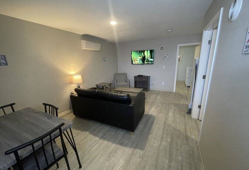 Люкс Семейный 2 Спальни, Coastal Inn And Suites