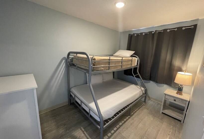 ファミリースイートの２ベッドルーム, Coastal Inn And Suites