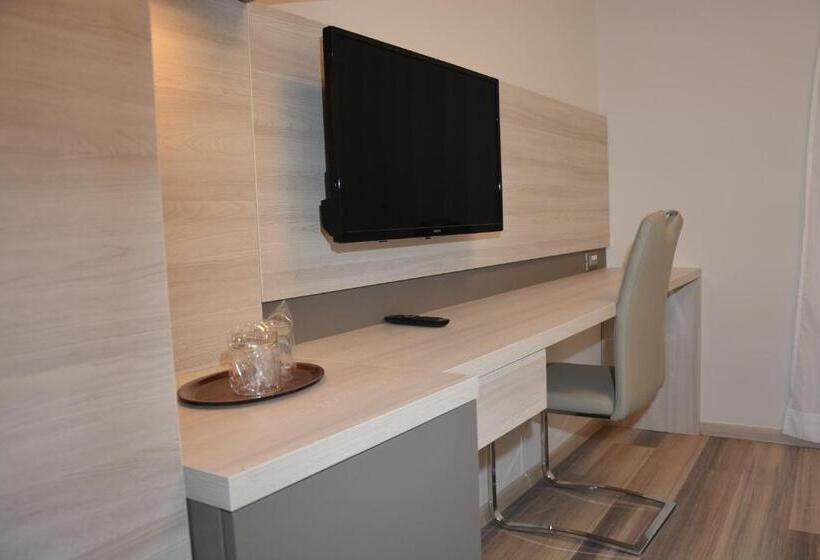 2 Bedrooms Suite Sea View, Fiesa