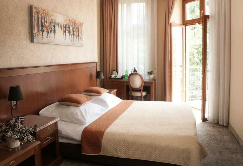 חדר דלוקס, Gal