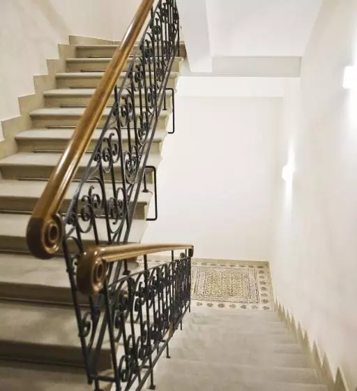 اتاق پریمیوم یک تخته, Gal