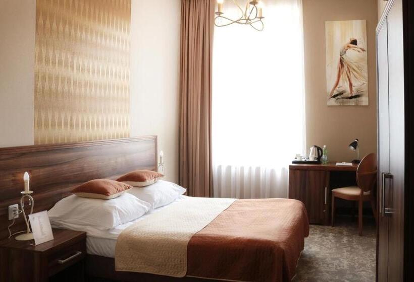 חדר דלוקס, Gal