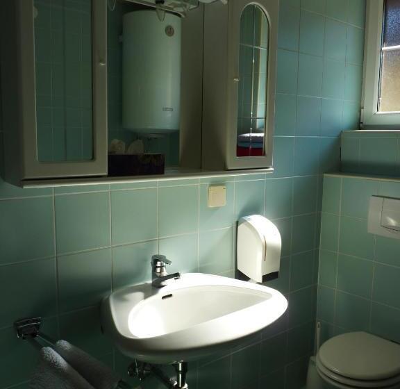 דירת שני חדרים עם מרפת, Gasthof Martinihof