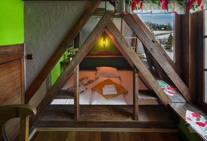 اتاق خانوادگی با چشمانداز کوه, Goralski Dwor