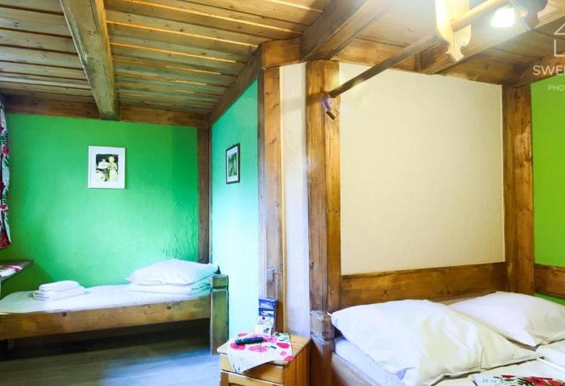 اتاق عادی, Goralski Dwor