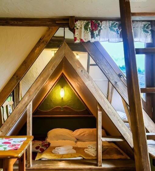 اتاق خانوادگی با چشمانداز کوه, Goralski Dwor