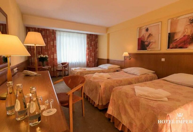 חדר קלאסי לשלושה, Imperium