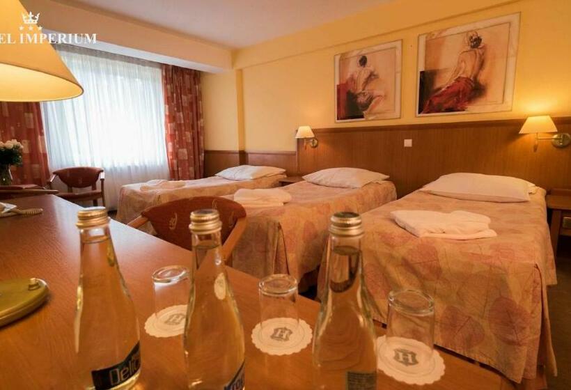 חדר קלאסי לשלושה, Imperium