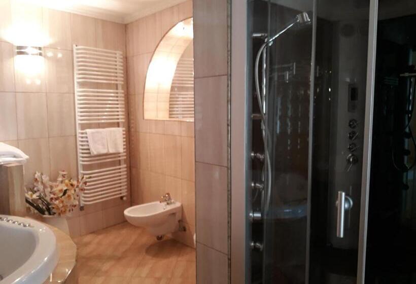 דירת חדר דלוקס, Imperium