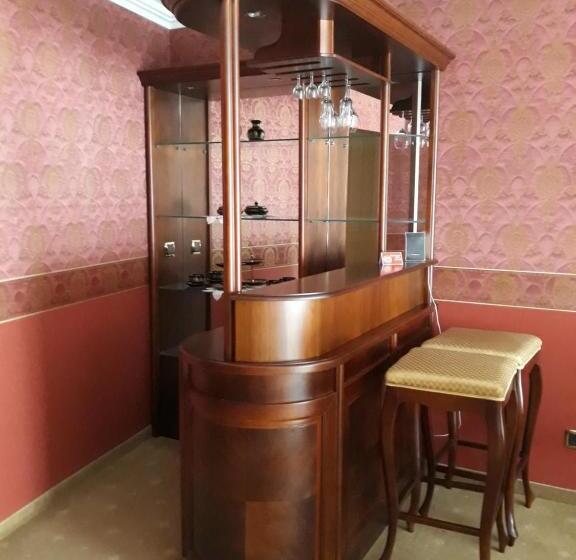 דירת חדר דלוקס, Imperium