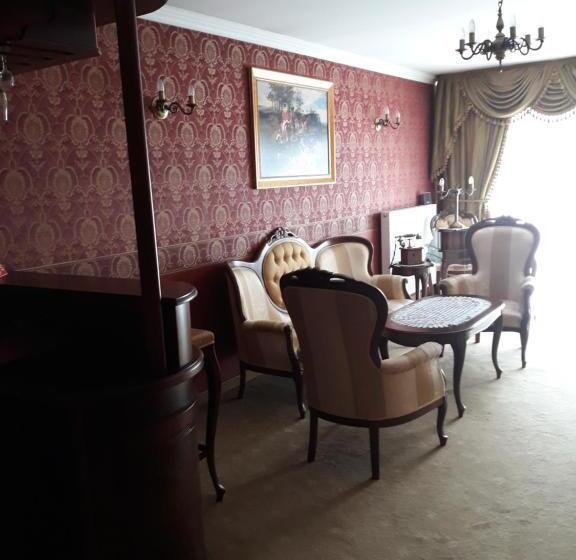 דירת חדר דלוקס, Imperium