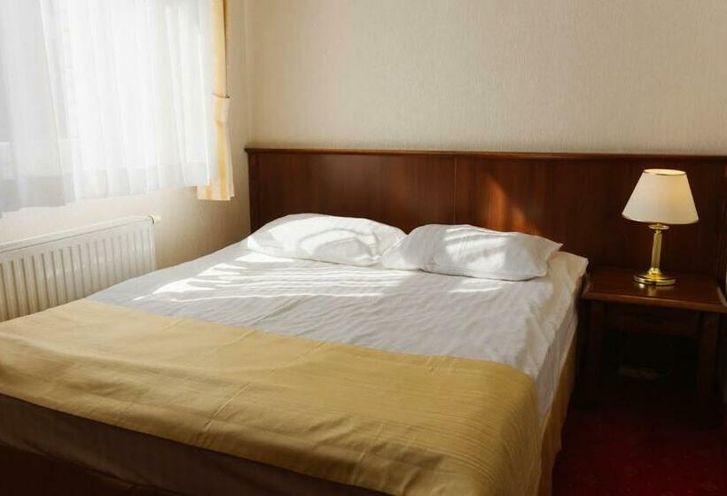 스탠다드 싱글 룸, Jakub Sobieski