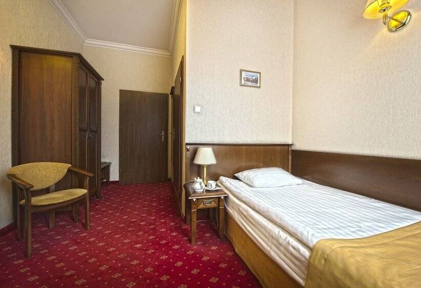 스탠다드 싱글 룸, Jakub Sobieski