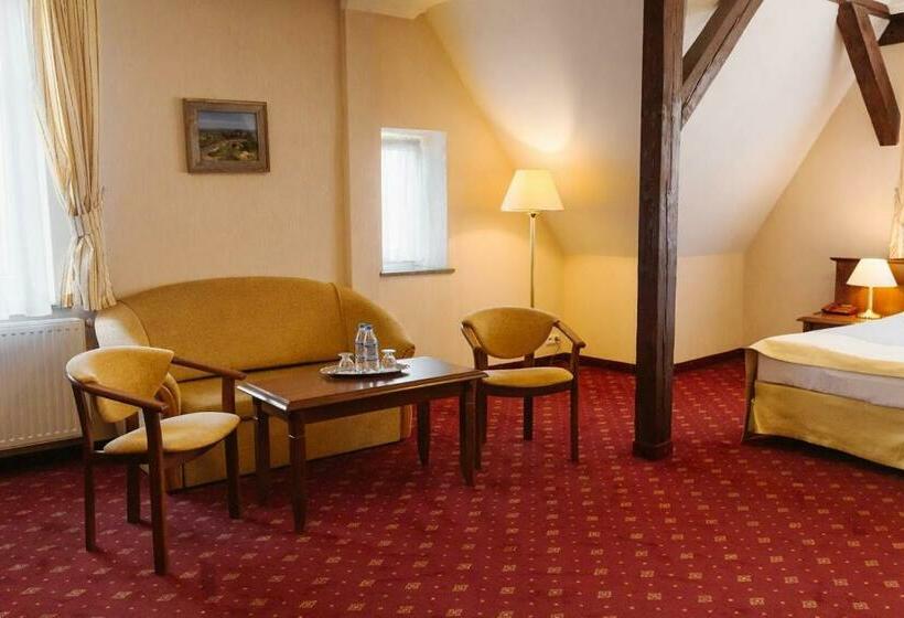 스탠다드 트리플 룸, Jakub Sobieski