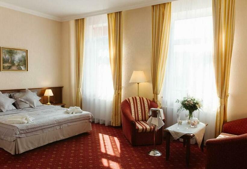 침실 1개 아파트, Jakub Sobieski