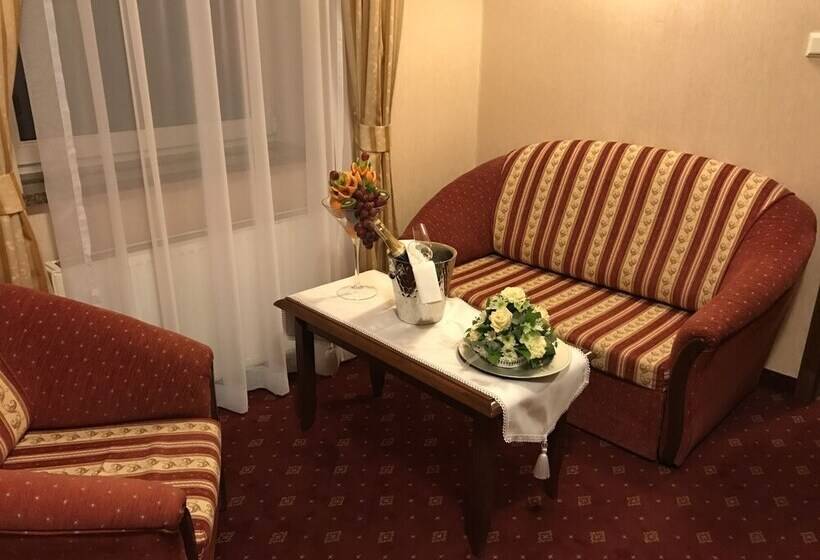 스탠다드 트리플 룸, Jakub Sobieski