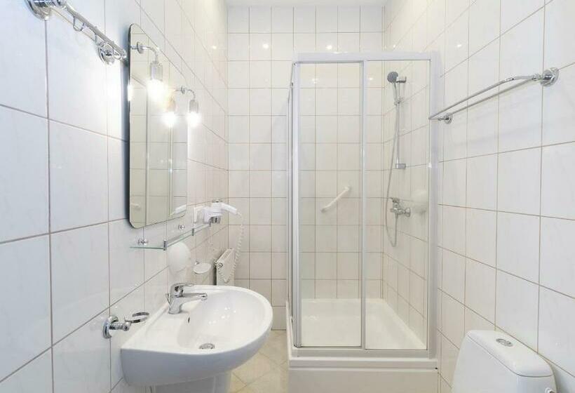 스탠다드 트리플 룸, Jan Sander