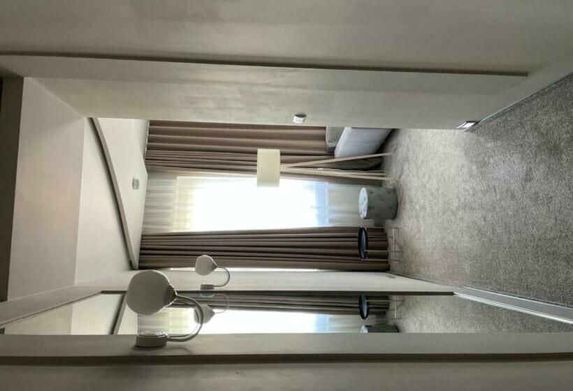 침실 1개 아파트, Jan Sander