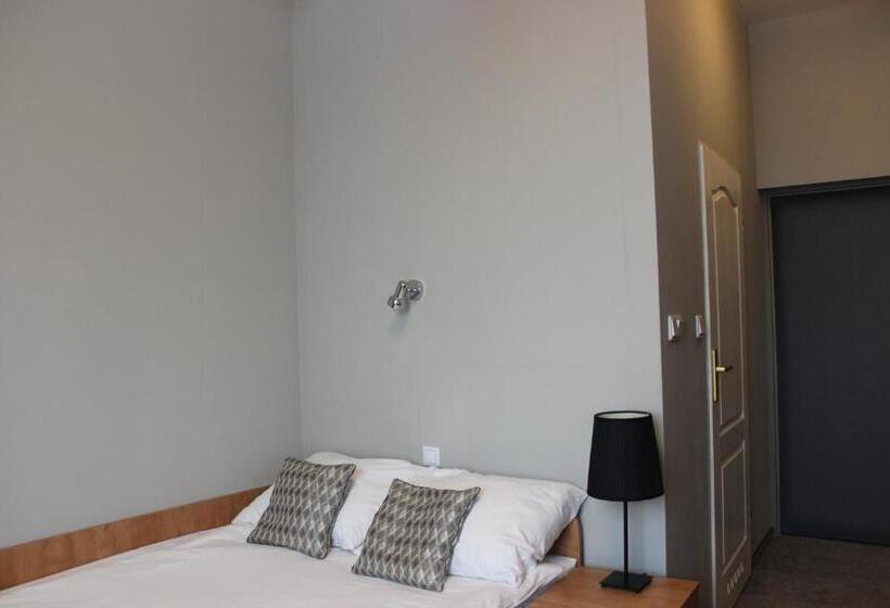 스탠다드 싱글 룸, Jan Sander