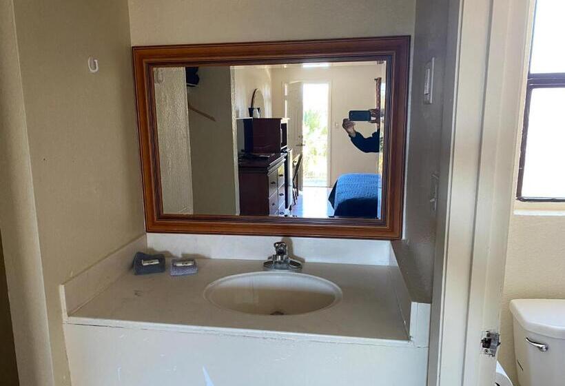 غرفة قياسية سرير كينج, Jasmine Garden Inn