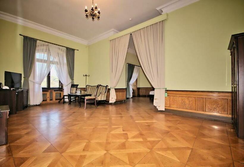 １ベッドルームアパートメント, Moszna Zamek