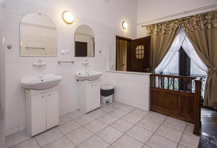 デラックススタジオ, Moszna Zamek