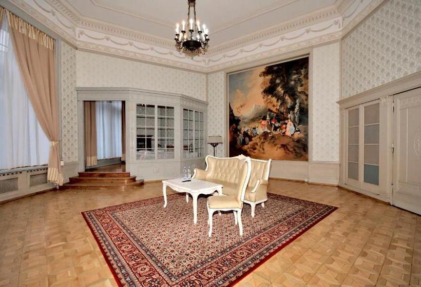 １ベッドルームアパートメント, Moszna Zamek