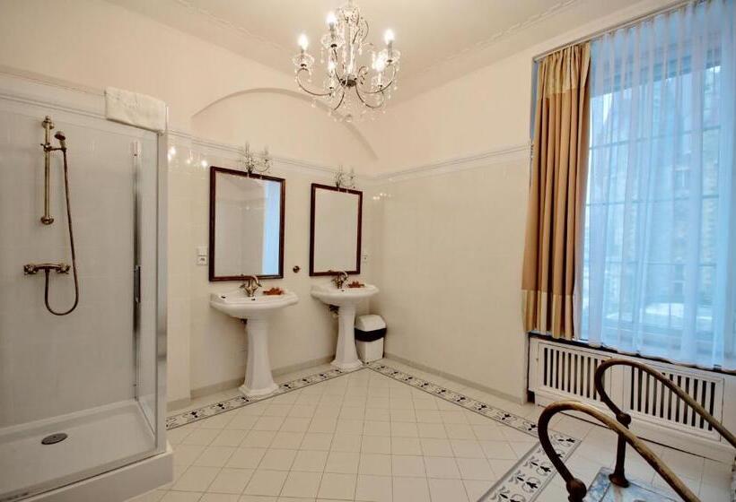 １ベッドルームアパートメント, Moszna Zamek