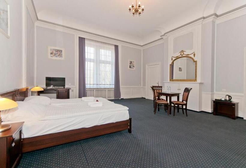 Standard room with outdoor bath, Moszna Zamek