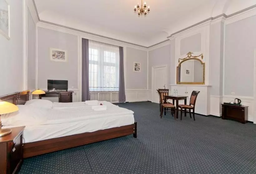 Standard room with outdoor bath, Moszna Zamek