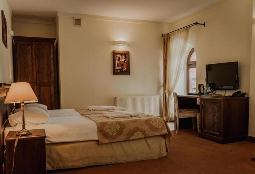 חדר קומפורט לשלושה, Olandia