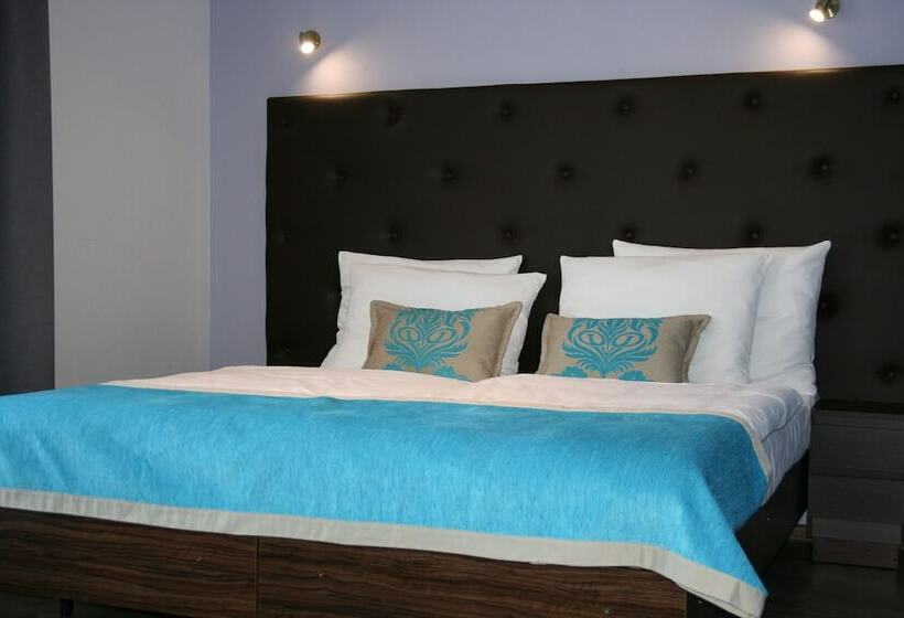 חדר סטנדרט, Opera