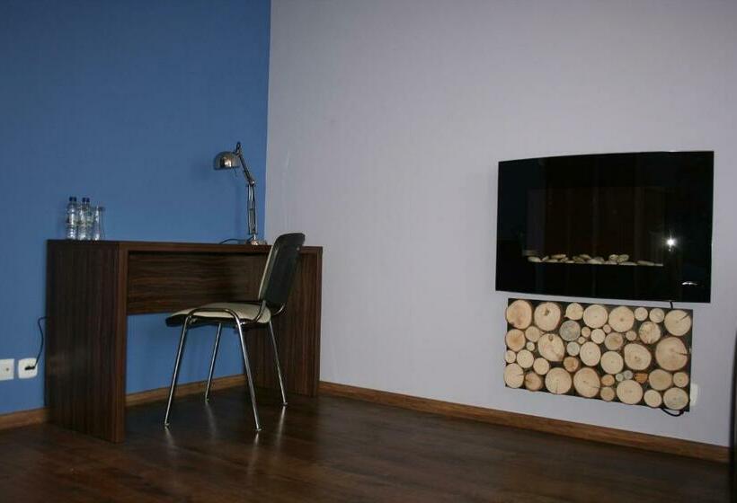 חדר דלוקס, Opera