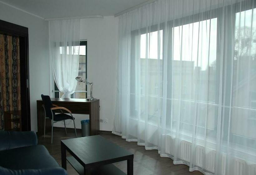 סוויטה אקזקיוטיב, Opera