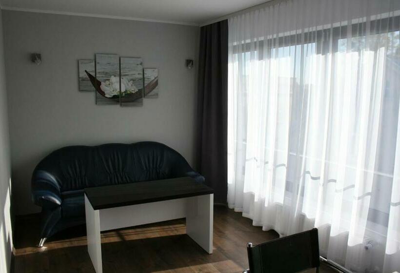 סוויטה אקזקיוטיב, Opera