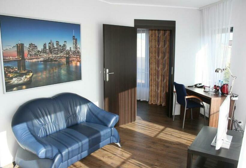 סוויטה אקזקיוטיב, Opera