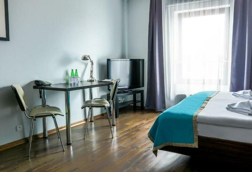 חדר סטנדרט, Opera