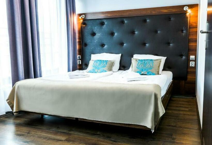 חדר סטנדרט, Opera