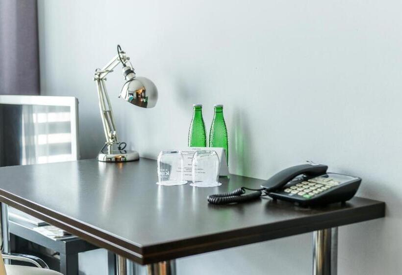 חדר סטנדרט יחיד, Opera