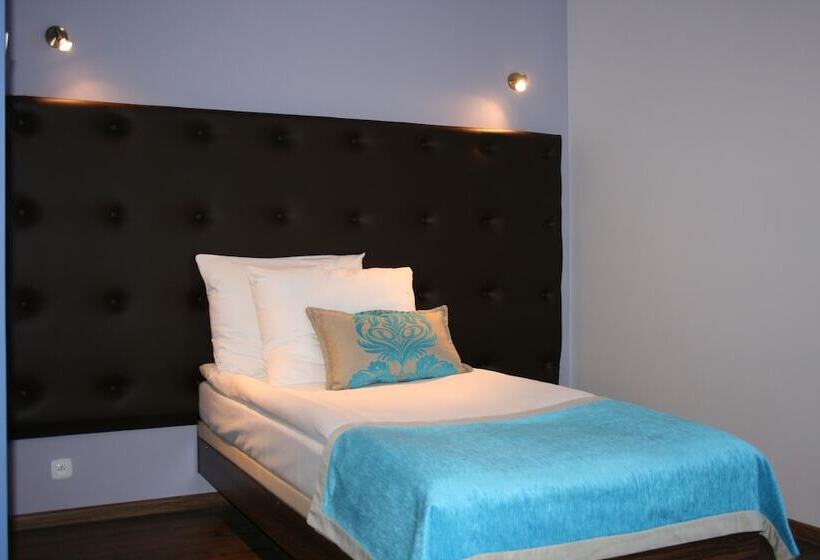 חדר סטנדרט יחיד, Opera