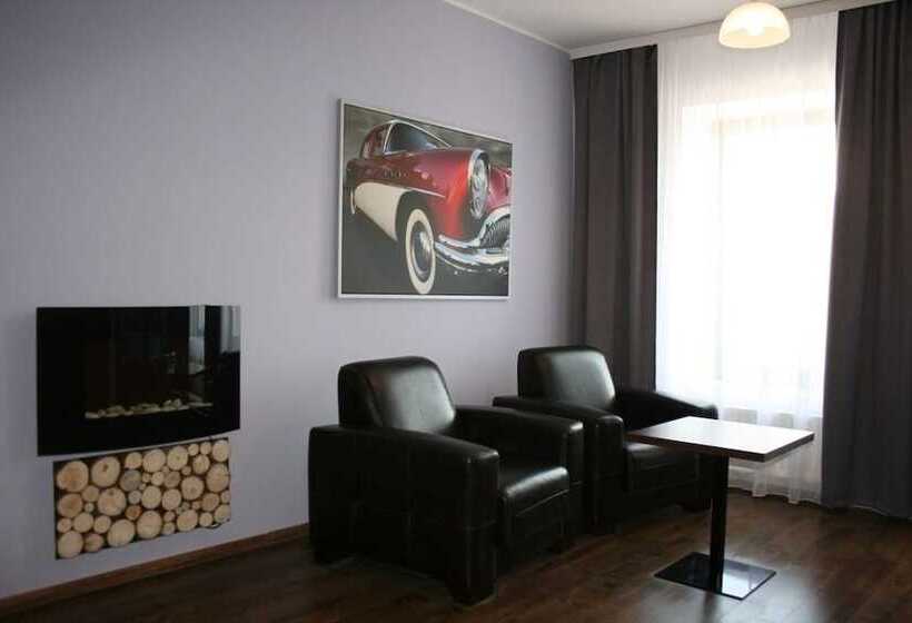 חדר דלוקס, Opera