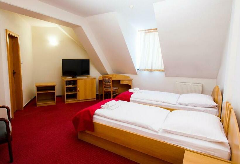 标准间, Pod Zámkom