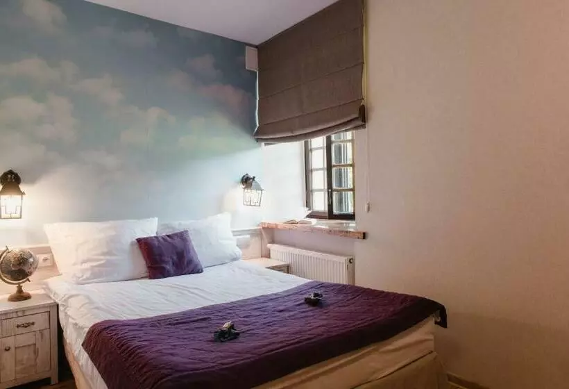 Chambre Standard, Podklasztorze