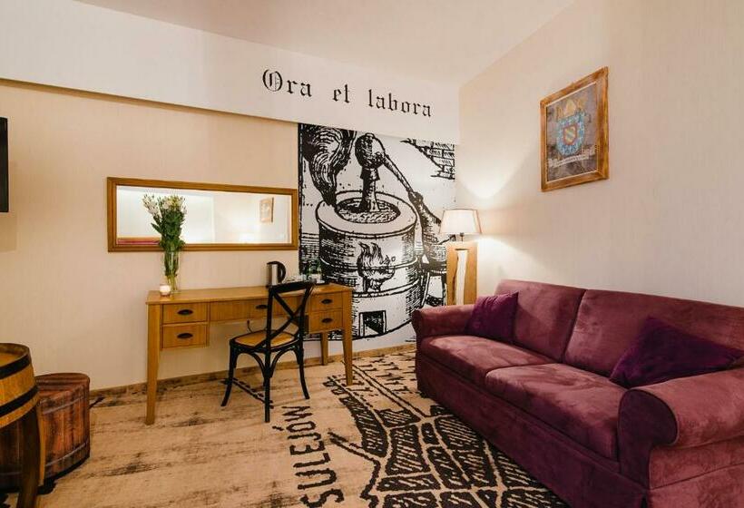 高级大房间, Podklasztorze