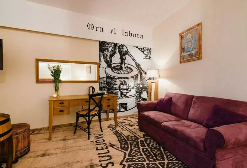 Chambre Supérieure, Podklasztorze
