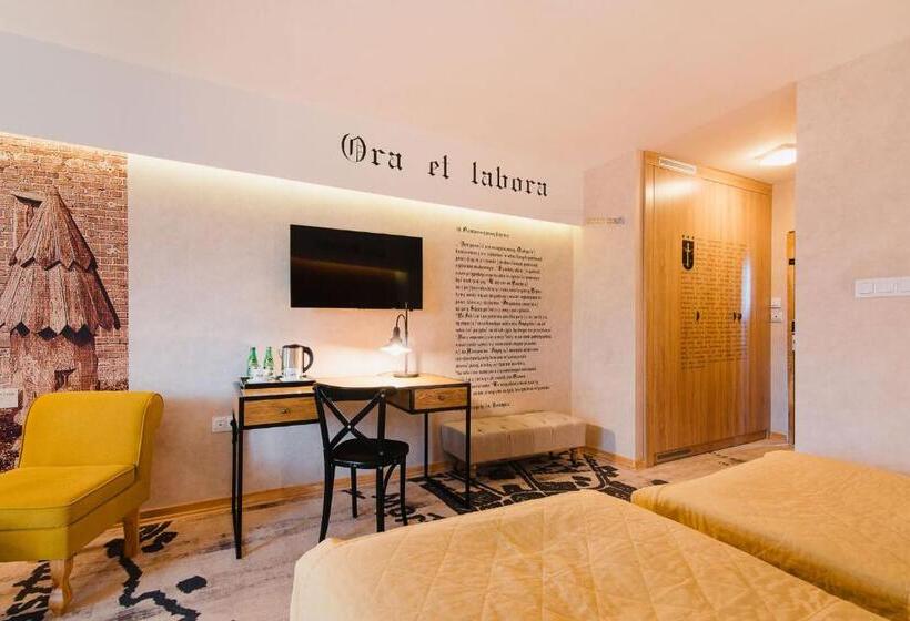 高级大房间, Podklasztorze