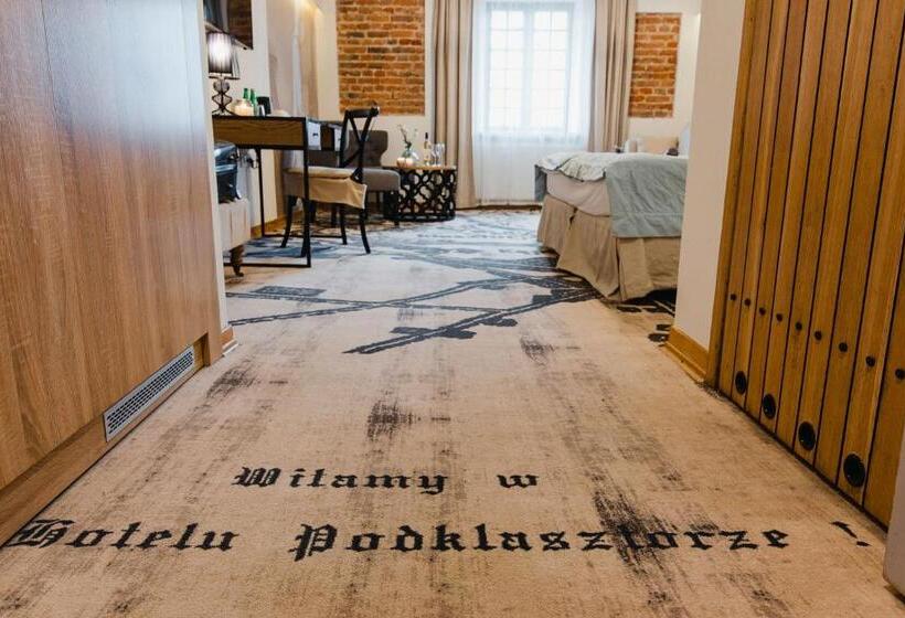 高级大房间, Podklasztorze