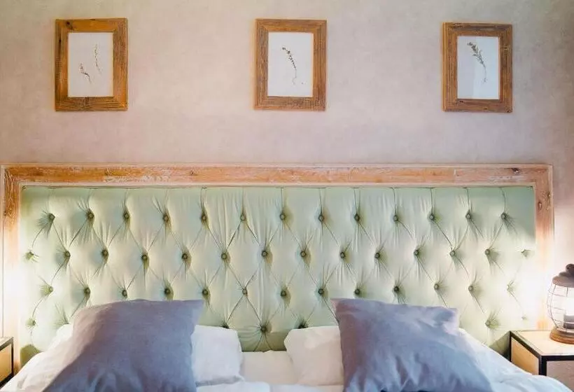 Chambre Deluxe, Podklasztorze